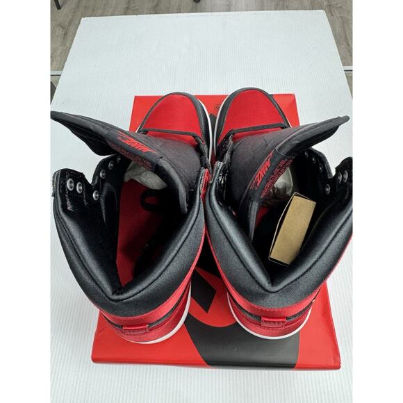 Nike Air Jordan 1 Retro High OG Satin Bred FD4810-061 Size 10.5M/12.5W